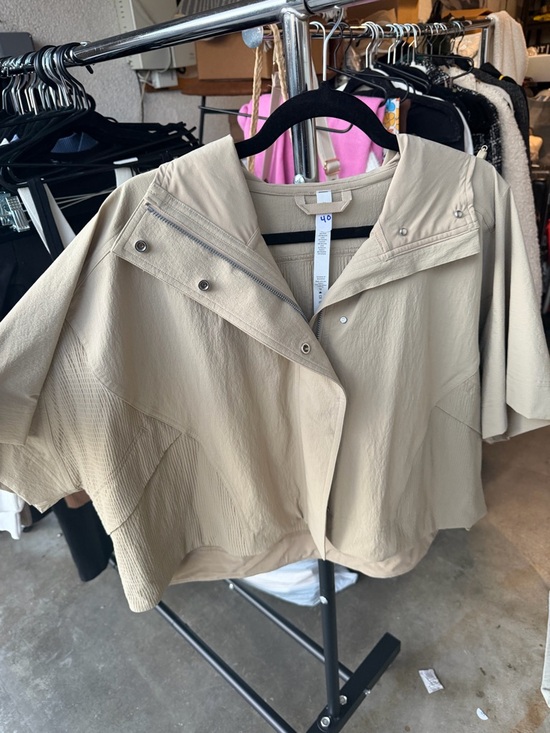 lululemon athletica Jackets & Blazers - Lululemon Lightweight Beige Hooded Cropped Short Sleeve Jacket - Women
